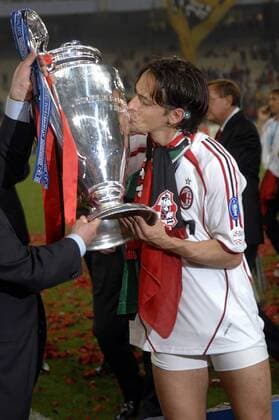 Der AC Mailand ist Champions League Sieger 2006 2007 - Filippo Inzaghi küsst die Trophäe Fußball EC 1 Herren Champions League Finale 2006 2007, Endspiel, Milan Einzelbild Athen Freude, Fußball EC 1 Herren Champions League Finale 2006 2007, Endspiel, Milan Einzelbild Athen Freude,