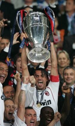 Paolo Maldini (AC Mailand) präsentiert nach dem Sieg in der Champions League 2006 2007 die Trophäe - Fußball EC 1 Herren Champions League 2006 2007, Finale, Endspiel, AC Mailand, Milan Gruppe Athen Freude, Begeisterung, Fußball EC 1 Herren Champions League 2006 2007, Finale, Endspiel, AC Mailand, Milan Gruppe Athen Freude, Begeisterung,