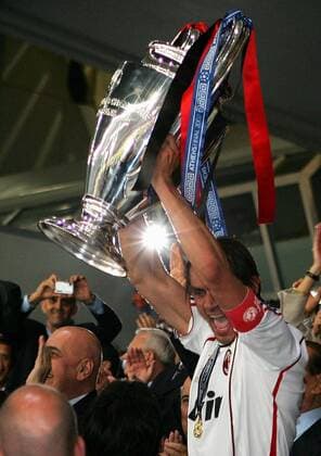 Der AC Mailand ist Champions League Sieger 2006 2007 - Paolo Maldini präsentiert die Trophäe auf der Ehrentribüne Fußball EC 1 Herren Champions League Finale 2006 2007, Endspiel, Milan Einzelbild Athen Freude, Begeisterung, Fußball EC 1 Herren Champions League Finale 2006 2007, Endspiel, Milan Einzelbild Athen Freude, Begeisterung,