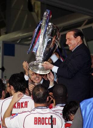 Der AC Mailand ist Champions League Sieger 2006 2007 - Präsident Silvio Berlusconi (re.) mit der Trophäe Fußball EC 1 Herren Champions League Finale 2006 2007, Endspiel, Milan Gruppe Funktionär, Vereinsführung, Vorstand, Athen Freude, Fußball EC 1 Herren Champions League Finale 2006 2007, Endspiel, Milan Gruppe Funktionär, Vereinsführung, Vorstand, Athen Freude,