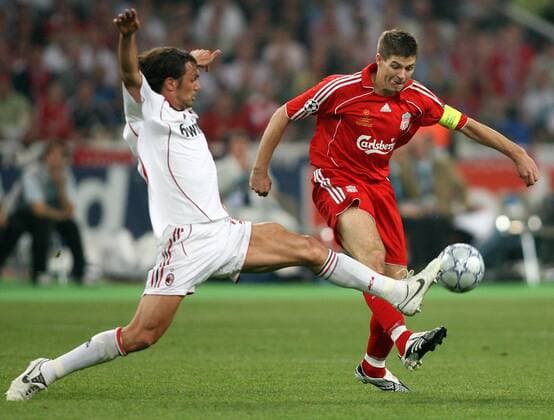 Paolo Maldini (AC Mailand, li.) gegen Steven Gerrard (Liverpool) - Fußball EC 1 Herren Champions League 2006 2007, Finale, Endspiel, AC Mailand - FC Liverpool 2:1, Milan Gruppe Athen Kampf, Dynamik, Fußball EC 1 Herren Champions League 2006 2007, Finale, Endspiel, AC Mailand - FC Liverpool 2:1, Milan Gruppe Athen Kampf, Dynamik,