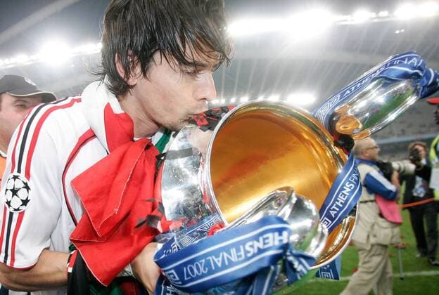 Champions League Sieger 2007 AC Mailand: Filippo Inzaghi küßt den Pokal - Fußball EC 1 Herren Champions League 2006 2007, AC Mailand, Milan, Finale Endspiel, Vdig Einzelbild Flutlicht Spiegelung spiegeln Athen Freude, Begeisterung, Fußball EC 1 Herren Champions League 2006 2007, AC Mailand, Milan, Finale Endspiel, Vdig Einzelbild Flutlicht Spiegelung spiegeln Athen Freude, Begeisterung,