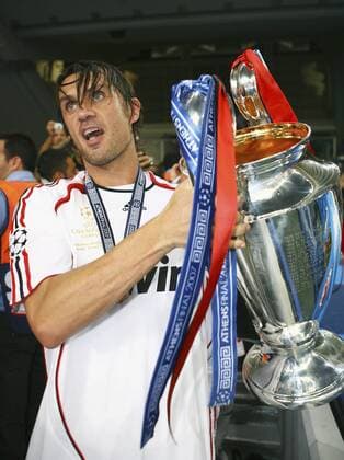 Paolo Maldini (AC Mailand) präsentiert nach dem Sieg in der Champions League 2006 2007 die Trophäe - Fußball EC 1 Herren Champions League 2006 2007, Finale, Endspiel, AC Mailand, Milan Einzelbild Athen Freude, Fußball EC 1 Herren Champions League 2006 2007, Finale, Endspiel, AC Mailand, Milan Einzelbild Athen Freude,