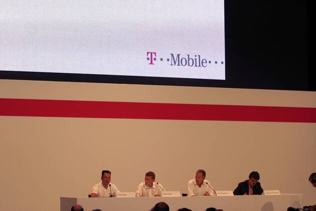 T Mobile Pressekonferenz zu den Dopingvergehen im früheren Team Telekom v.re.: Pressesprecher Christian Frommert (Deutschland), Teammanager Bob Stapleton (USA), Teamchef Rolf Aldag (alle T Mobile) und Erik Zabel (beide Deutschland Milram) auf dem Podium Radsport Herren T Mobile Pressetermin 2007, Doping Dopinggeständnis Geständnis gestehen Eingeständnis Vdig Totale Dopingskandal Skandal Dopingaffäre Affäre Rad Bonn Schriftzug Öffentlichkeitsarbeit Dopingfall Radsport Herren T Mobile Pressetermin 2007, Doping Dopinggeständnis Geständnis gestehen Eingeständnis Vdig Totale Dopingskandal Skandal Dopingaffäre Affäre Rad Bonn Schriftzug Öffentlichkeitsarbeit Dopingfall