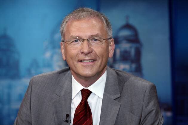 DOSB Generaldirektor Dr. Michael Vesper (Deutschland) zu Gast in der Talkshow Maybrit Illner Leichtathletik Herren Maybrit Illner 2007, Sendung, Fernsehsendung, Talksendung, Talkshow, Talk Show, Vdig Porträt Berlin Leichtathletik Herren Maybrit Illner 2007, Sendung, Fernsehsendung, Talksendung, Talkshow, Talk Show, Vdig Porträt Berlin