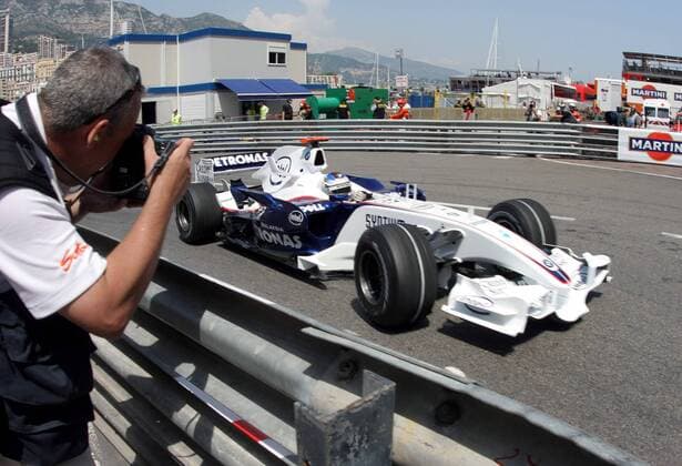 Nick Heidfeld (Deutschland BMW Sauber) in seinem Boliden im Fokus der Medien Motorsport Grand Prix Herren Großer Preis von Monaco 2007, Formel 1 Weltmeisterschaft, F1, F, GP, WM, Freies Training Gruppe Monte Carlo Motorsport Grand Prix Herren Großer Preis von Monaco 2007, Formel 1 Weltmeisterschaft, F1, F, GP, WM, Freies Training Gruppe Monte Carlo