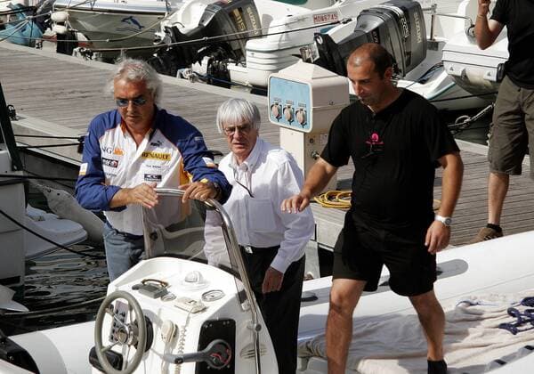 Teamchef Flavio Briatore (Italien Renault, li.) und F1 Chef Bernie Ecclestone (England) Motorsport Grand Prix Herren Großer Preis von Monaco 2007, Formel 1 Weltmeisterschaft, F1, F, GP, WM, Freies Training Gruppe Monte Carlo Motorsport Grand Prix Herren Großer Preis von Monaco 2007, Formel 1 Weltmeisterschaft, F1, F, GP, WM, Freies Training Gruppe Monte Carlo