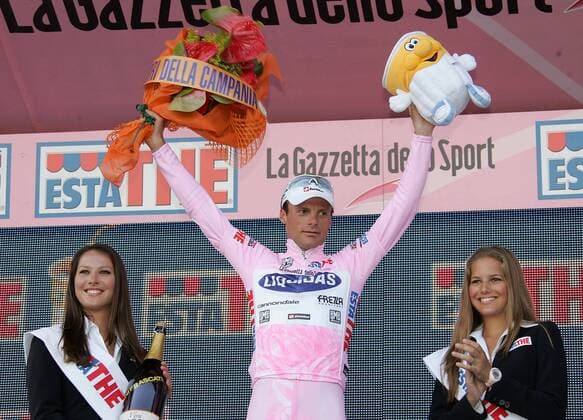 Danilo Dui Luca (Italien Liquigas) bleibt auch nach dem Bergzeitfahren Gesamtführender Radsport Herren 90. Giro dItalia 2007, d Italia, ProTour, Straßenradsport, Straße, Rad, Zeitfahren, Bergzeitfahren Gruppe 13. Etappe: Biella - Santuario di Oropa Freude, Radsport Herren 90. Giro dItalia 2007, d Italia, ProTour, Straßenradsport, Straße, Rad, Zeitfahren, Bergzeitfahren Gruppe 13. Etappe: Biella - Santuario di Oropa Freude,