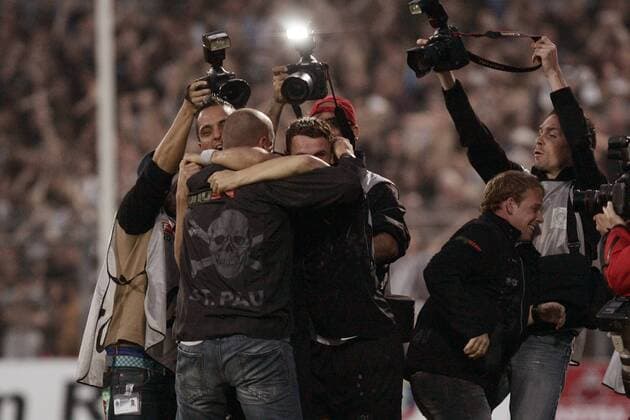 Schlussjubel St. Pauli, u.a Trainer Holger Stanislawski (2.v.li.) in einer Umarmung Fußball Herren Regionalliga Nord 2006 2007, 3. Liga, FC St. Pauli Gruppe Hamburg Freude, Fußball Herren Regionalliga Nord 2006 2007, 3. Liga, FC St. Pauli Gruppe Hamburg Freude,