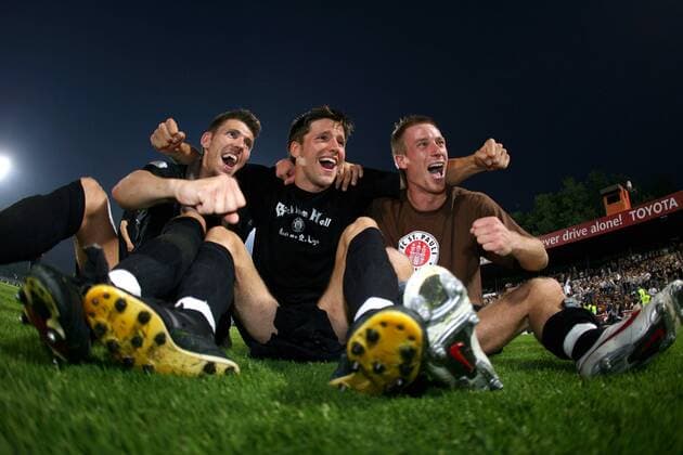 Schlussjubel St. Pauli, v.li.: Fabian Boll, Florian Bruns und Jeton Arifi Fußball Herren Regionalliga Nord 2006 2007, 3. Liga, FC St. Pauli Gruppe Hamburg Freude, Begeisterung, Fußball Herren Regionalliga Nord 2006 2007, 3. Liga, FC St. Pauli Gruppe Hamburg Freude, Begeisterung,