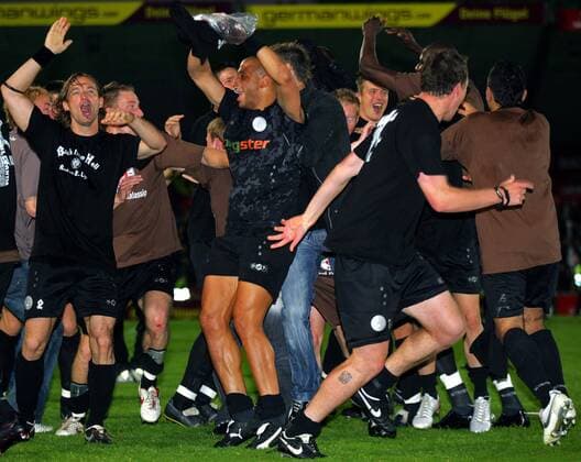 Schlussjubel St. Pauli, u.a. Michel Mazingu Dinzey (Mitte) Fußball Herren Regionalliga Nord 2006 2007, 3. Liga, FC St. Pauli Gruppe Hamburg Freude, Begeisterung, Fußball Herren Regionalliga Nord 2006 2007, 3. Liga, FC St. Pauli Gruppe Hamburg Freude, Begeisterung,