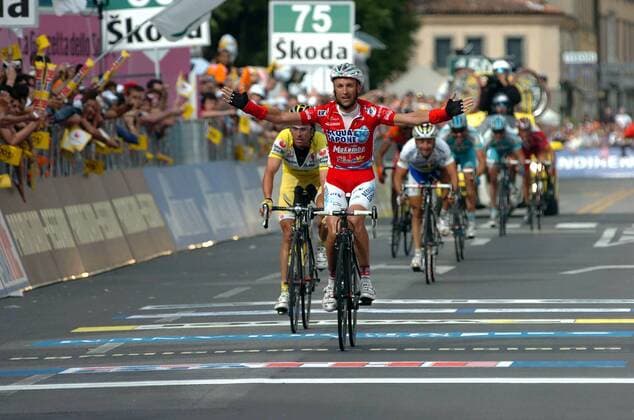 Stefano Garzelli (Acqua e Sapone) gewinnt vor Gilberto Simoni (beide Italien Saunier Duval Prodir) die 14. Etappe des Giro d Italia 2007 - Radsport Herren Giro d italia 2007, dItalia, ProTour, Straßenradsport, Straße, Rad Gruppe 14. Etappe: Cantu - Bergamo Freude, Radsport Herren Giro d italia 2007, dItalia, ProTour, Straßenradsport, Straße, Rad Gruppe 14. Etappe: Cantu - Bergamo Freude,
