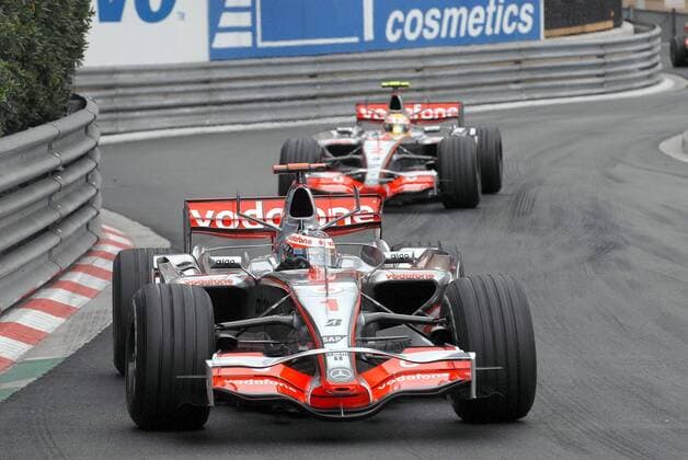 Fernando Alonso (Spanien) vor Lewis Hamilton (England beide McLaren Mercedes) Motorsport Grand Prix Herren Großer Preis von Monaco 2007, Formel 1 Weltmeisterschaft, F1, F, GP, WM Gruppe Circuit de Monaco Monte Carlo Motorsport Grand Prix Herren Großer Preis von Monaco 2007, Formel 1 Weltmeisterschaft, F1, F, GP, WM Gruppe Circuit de Monaco Monte Carlo
