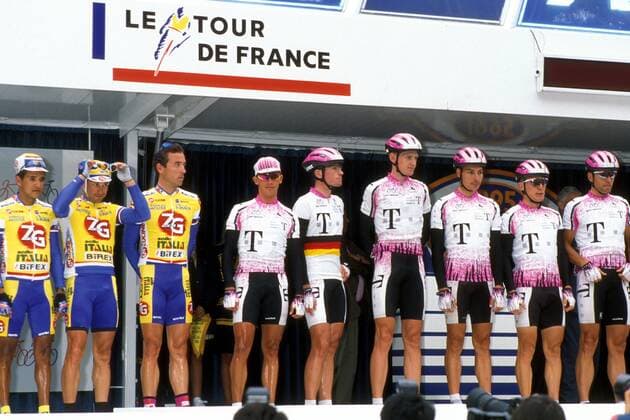 Tour de France 1995 - Präsentation Mixed Team ZG Selle Italia Team Telekom, v. li.: Nelson Rodriguez (Kolumbien), Stefano Colage, Andrea Ferrigato (beide Italien alle ZG Selle Italia), Vladimir Poulnikov (Ukraine), Udo Bölts, Rolf Aldag, Erik Zabel... Radsport Herren Tour de France 1995, Straßenradsport, Straße, Rad, Präsentation, Pressetermin, Mannschaftsfoto Gruppe Aufnahmedatum geschätzt Radsport Herren Tour de France 1995, Straßenradsport, Straße, Rad, Präsentation, Pressetermin, Mannschaftsfoto Gruppe Aufnahmedatum geschätzt