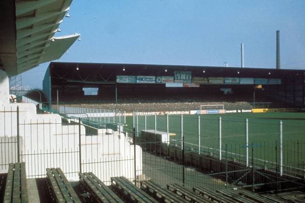 Innenansicht des Stade Geoffroy Guichard in St. Etienne, Austragungsstätte von Spielen der Europameisterschaft 1984 Fußball Länderspiel Herren EM 1984, Nationalmannschaft, Gruppe B o0 Austragungsort, Wettkampfstätte, Spielstätten Totale Stade Geoffroy Guichard St. Etienne, Saint Leere, Ruhe, Fußball Länderspiel Herren EM 1984, Nationalmannschaft, Gruppe B o0 Austragungsort, Wettkampfstätte, Spielstätten Totale Stade Geoffroy Guichard St. Etienne, Saint Leere, Ruhe,