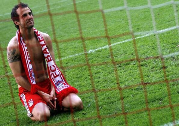 Mehmet Scholl (Bayern) beendet seine Kariere und verabschiedet sich wehmütig von den Zuschauern Fußball 1. BL Herren Saison 2006 2007, FC Bayern München, Emotionen Einzelbild München Freude, Fußball 1. BL Herren Saison 2006 2007, FC Bayern München, Emotionen Einzelbild München Freude,