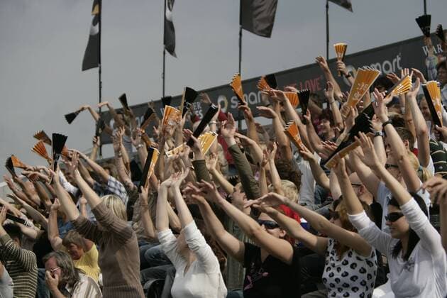 Beachvolleyballfans in bester Stimmung Beachvolleyball Damen Smart Beach Tour Dresden 2007 Totale Dresden Freude, Begeisterung, Beachvolleyball Damen Smart Beach Tour Dresden 2007 Totale Dresden Freude, Begeisterung,