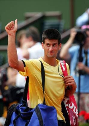 Novak Djokovic (Serbien) bedankt sich bei den Anhängern Tennis Herren French Open 2007, Grand Slam, ATP Tour Einzelbild Roland Garros Paris Freude, Tennis Herren French Open 2007, Grand Slam, ATP Tour Einzelbild Roland Garros Paris Freude,