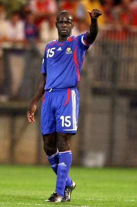 Lilian Thuram (Frankreich) - thumbs up -  (pan20621) Fußball Länderspiel Herren EM Qualifikation 2007 Nationalmannschaft Nationaltrikot Einzelbild Auxerre Fußball Länderspiel Herren EM Qualifikation 2007 Nationalmannschaft Nationaltrikot Einzelbild Auxerre  