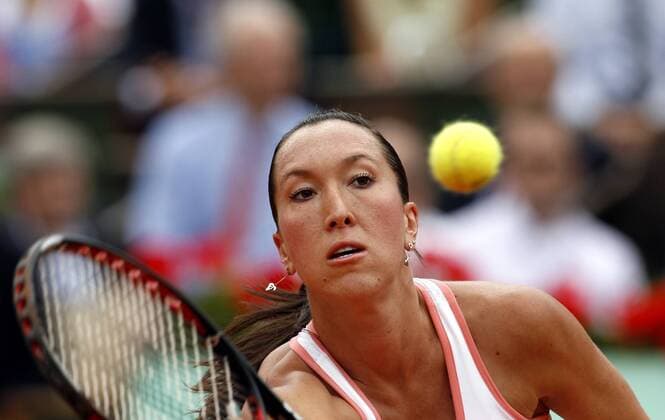 Jelena Jankovic (Serbien) fixiert den Ball Tennis Damen French Open 2007, Grand Slam, WTA Tour Porträt Roland Garros Paris Tennis Damen French Open 2007, Grand Slam, WTA Tour Porträt Roland Garros Paris