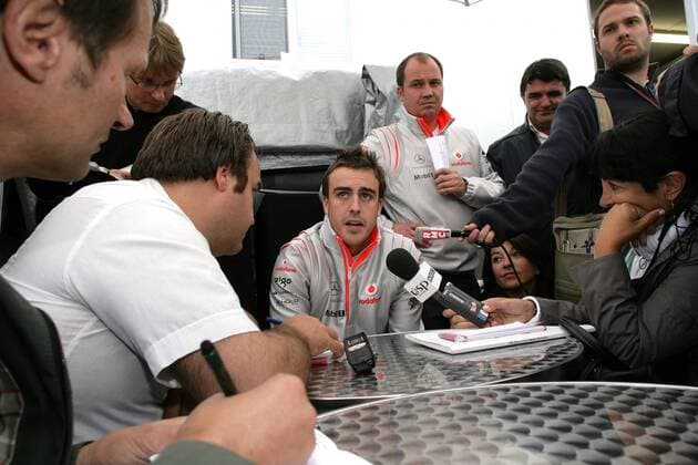 Fernando Alonso (Spanien McLaren Mercedes) im Interview - Motorsport Grand Prix Herren Großer Preis von Kanada 2007, Formel 1 Weltmeisterschaft, F1, F, GP, WM Gruppe Montreal Motorsport Grand Prix Herren Großer Preis von Kanada 2007, Formel 1 Weltmeisterschaft, F1, F, GP, WM Gruppe Montreal