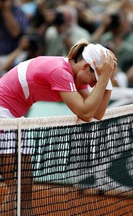Justine Henin (Belgien) fassungslos vor Glück nach dem Sieg bei den French Open 2007 Tennis Damen French Open 2007, Grand Slam, WTA Tour, Finale, Endspiel Einzelbild Roland Garros Paris Glück Freude, Tennis Damen French Open 2007, Grand Slam, WTA Tour, Finale, Endspiel Einzelbild Roland Garros Paris Glück Freude,