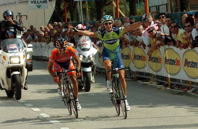 Franco Pellizotti (Italien Liquigas, re.) gewinnt das Memorial Marco Pantani 2007 vor Luca Mazzanti (Italien Ceramica Panaria Navigare) - Radsport Herren Memorial Marco Pantani 2007, Straßenradsport, Straße, Rad, Gedenkrennen, Gedenken, Erinnerung Gruppe Cesenatico, Cesena Freude, Begeisterung, Radsport Herren Memorial Marco Pantani 2007, Straßenradsport, Straße, Rad, Gedenkrennen, Gedenken, Erinnerung Gruppe Cesenatico, Cesena Freude, Begeisterung,