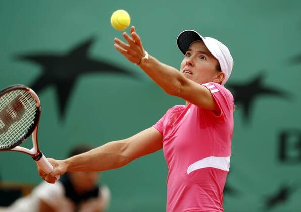 Justine Henin (Belgien) - Aufschlag Tennis Damen French Open 2007, Grand Slam, WTA Tour, Finale, Endspiel Einzelbild Roland Garros Paris Tennis Damen French Open 2007, Grand Slam, WTA Tour, Finale, Endspiel Einzelbild Roland Garros Paris