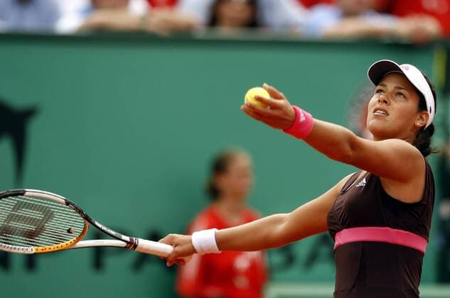 Ana Ivanovic (Serbien) - Aufschlag Tennis Damen French Open 2007, Grand Slam, WTA Tour, Finale, Endspiel Einzelbild Roland Garros Paris Tennis Damen French Open 2007, Grand Slam, WTA Tour, Finale, Endspiel Einzelbild Roland Garros Paris