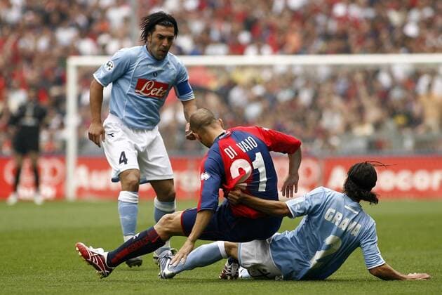 Marco di Vaio (FC Genua, Mitte) gegen Gianluca Grava (re.) und Francesco Montervino (beide Neapel) -  Fußball Herren Serie B 2006 2007, 2. Italienische Liga, FC Genua 1893 - SSC Neapel 0:0 Gruppe Genoa CFC Genua Dynamik, Kampf, Fußball Herren Serie B 2006 2007, 2. Italienische Liga, FC Genua 1893 - SSC Neapel 0:0 Gruppe Genoa CFC Genua Dynamik, Kampf,