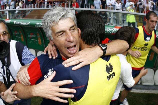 Trainer Gian Piero Gasperini (FC Genua, Mitte) bejubelt den feststehenden Aufstieg -  Fußball Herren Serie B 2006 2007, 2. Italienische Liga, FC Genua 1893 Gruppe Genoa CFC Genua Glück, Freude, Fußball Herren Serie B 2006 2007, 2. Italienische Liga, FC Genua 1893 Gruppe Genoa CFC Genua Glück, Freude,