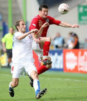 David Nugent (England U21, re.) gegen Roman Hubnik (Tschechien U21) Fußball EM Herren U 21 EM 2007, Länderspiel, Nationalmannschaft, Nationaltrikot, Gruppe B, Tschechien - England 0:0 Gruppe Arnheim Dynamik, Kampf, Fußball EM Herren U 21 EM 2007, Länderspiel, Nationalmannschaft, Nationaltrikot, Gruppe B, Tschechien - England 0:0 Gruppe Arnheim Dynamik, Kampf,
