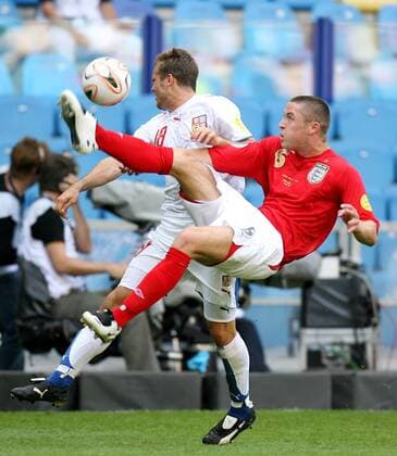 Gary Cahill (England U21, re.) gegen Jan Kysela (Tschechien U21) Fußball EM Herren U 21 EM 2007, Länderspiel, Nationalmannschaft, Nationaltrikot, Gruppe B, Tschechien - England 0:0 Gruppe Arnheim Dynamik, Kampf, Fußball EM Herren U 21 EM 2007, Länderspiel, Nationalmannschaft, Nationaltrikot, Gruppe B, Tschechien - England 0:0 Gruppe Arnheim Dynamik, Kampf,