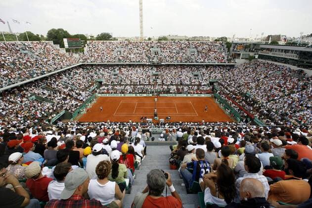 Ausverkaufter Center Court Philippe Chatrier während des Endspiels der French Open 2007 zwischen Roger Federer (Schweiz, re.) und Rafael Nadal (Spanien) - (pan20669) Tennis Herren French Open 2007, Grand Slam, ATP Tour, Finale, Endspiel Totale Roland Garros, o0 Sand, Sandplatz, Paris, o0 Sandplatztennis, Sandplatzturnier, Tennis Herren French Open 2007, Grand Slam, ATP Tour, Finale, Endspiel Totale Roland Garros, o0 Sand, Sandplatz, Paris, o0 Sandplatztennis, Sandplatzturnier,