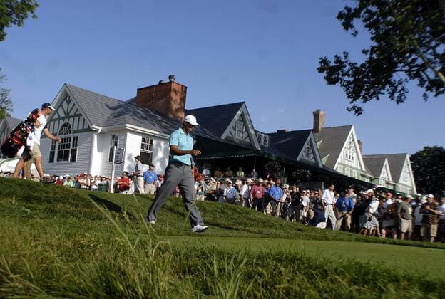 Eldrick Tiger Woods (USA) unterwegs auf dem 1st fairway des Oakmont Country Clubs während der US Open 2007 -  (OAK20070614337) Golf Herren US Open 2007, PGA Tour, Totale Oakmont Golf Herren US Open 2007, PGA Tour, Totale Oakmont