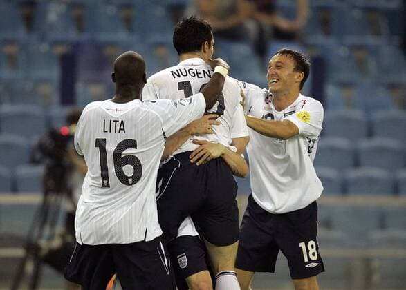 David Nugent (Mitte), Mark Noble (re.) und Leroy Lita (alle England U 21) - Torjubel Fußball Länderspiel Herren U21 EM 2007, Nationalteam, Nationaltrikot, Gruppe B, Gruppe Arnheim Freude, Fußball Länderspiel Herren U21 EM 2007, Nationalteam, Nationaltrikot, Gruppe B, Gruppe Arnheim Freude,