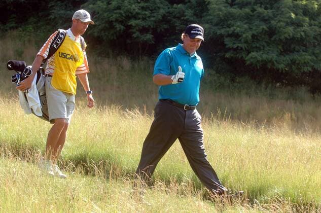 Phil Mickelson (USA, re.) - Thumbs up, li. sein Caddie Jim Bones MacKay -  (OAK20070615312) Golf Herren US Open 2007, PGA Tour Gruppe Oakmont Golf Herren US Open 2007, PGA Tour Gruppe Oakmont