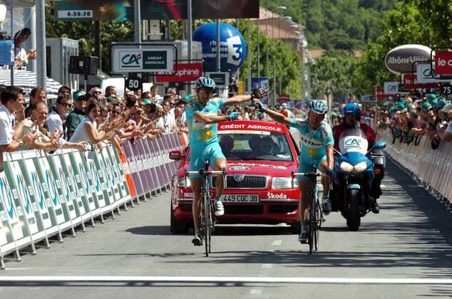 Etappensieger Antonio Colom (Spanien, li.) und Alexandre Vinokourov (Kasachstan beide Astana) sorgen für einen Doppelsieg auf der 5. Etappe -  Radsport Herren Dauphine Libere 2007, ProTour, Straßenradsport, Straße, Rad, Totale 5. Etappe: Nyons - Digne les Bains Freude, Kameradschaft, Überlegenheit Radsport Herren Dauphine Libere 2007, ProTour, Straßenradsport, Straße, Rad, Totale 5. Etappe: Nyons - Digne les Bains Freude, Kameradschaft, Überlegenheit
