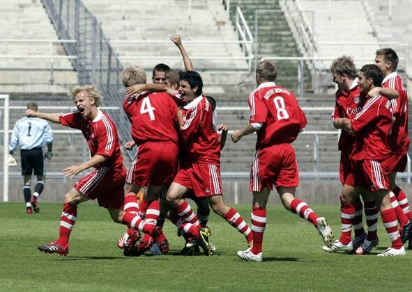 Bayern U 19 jubelt über den Finaleinzug Fußball Herren A Junioren Bundesliga 2006 2007, Jugend, U19, U 19 FC Totale München Freude, Begeisterung, Fußball Herren A Junioren Bundesliga 2006 2007, Jugend, U19, U 19 FC Totale München Freude, Begeisterung,