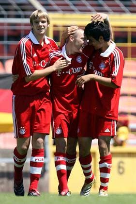 Torjubel Bayern, v.li.: Steffen Schneider, Alexander Buch und Mehmet Ekici Fußball 1. BL Herren A Junioren Bundesliga 2006 2007, Jugend, U19, U 19 Gruppe FC Bayern München München Fußball 1. BL Herren A Junioren Bundesliga 2006 2007, Jugend, U19, U 19 Gruppe FC Bayern München München