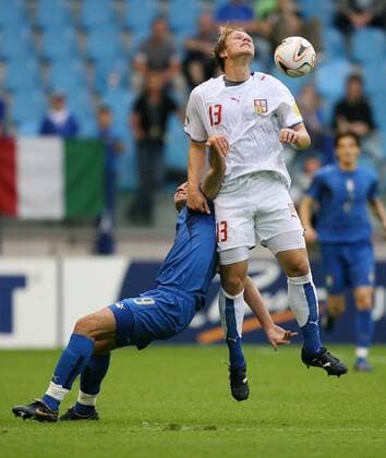 Martin Klein (Tschechien U21, re.) gegen Giampaolo Pazzini (Italien U21) Fußball EM Herren U 21 EM 2007, Länderspiel, Nationalteam, Nationaltrikot, Gruppe B, Italien - Tschechien 3:1 Gruppe Arnheim Dynamik, Kampf, Fußball EM Herren U 21 EM 2007, Länderspiel, Nationalteam, Nationaltrikot, Gruppe B, Italien - Tschechien 3:1 Gruppe Arnheim Dynamik, Kampf,