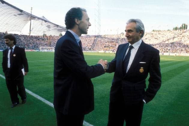 Nationaltrainer Miguel Munoz (Spanien, re.) begrüßt Teamchef Franz Beckenbauer (BR Deutschland) Fußball Länderspiel Herren EM 1988, Nationalmannschaft, Gruppe A, BRD - Spanien 2:0 Gruppe München Harmonie, Fußball Länderspiel Herren EM 1988, Nationalmannschaft, Gruppe A, BRD - Spanien 2:0 Gruppe München Harmonie,
