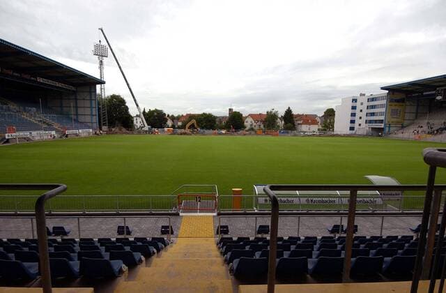 Fußball, Stadiongeschichte Arminia Bielefeld Die Bielefelder Schüco Arena wird umgebaut, wobei die Osttribüne abgerissen wird Fußball 1. BL Herren Saison 2007 2008, Arminia Bielefeld, Vdig Totale SchücoArena Bielefeld Leere, Fußball 1. BL Herren Saison 2007 2008, Arminia Bielefeld, Vdig Totale SchücoArena Bielefeld Leere,
