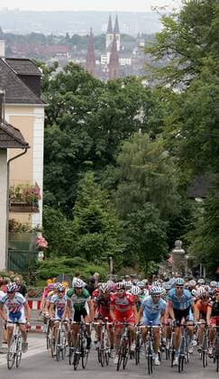 Peloton am Anstieg Radsport LM Herren Deutsche Straßenmeisterschaft 2007, Meisterschaft, Landesmeisterschaft, Straßenradsport, DM Totale Wiesbaden Radsport LM Herren Deutsche Straßenmeisterschaft 2007, Meisterschaft, Landesmeisterschaft, Straßenradsport, DM Totale Wiesbaden