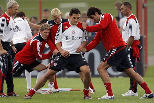 Luca Toni (re.) - Partnerübung mit Mats Hummels (beide Bayern) Fußball 1. BL Herren Saison 2007 2008, Vorbereitung, Saisonvorbereitung, Training, FC Bayern München Gruppe München Fußball 1. BL Herren Saison 2007 2008, Vorbereitung, Saisonvorbereitung, Training, FC Bayern München Gruppe München