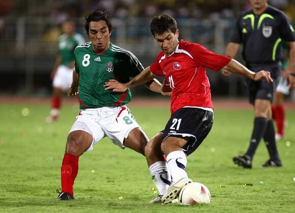 Carlos Villanueva (Chile, re.) gegen Jaime Correa (Mexiko) Fußball Länderspiel Herren Copa America 2007, Amerika, Südamerikameisterschaft Südamerika Meisterschaft Gruppe B Vdig Gruppe Puerto La Cruz Dynamik, Fußball Länderspiel Herren Copa America 2007, Amerika, Südamerikameisterschaft Südamerika Meisterschaft Gruppe B Vdig Gruppe Puerto La Cruz Dynamik,