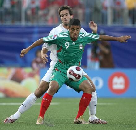 Carlos Vela (Mexiko U20, re.) gegen Nuno Coelho (Portugal U20) Fußball Länderspiel Herren U20 WM 2007, U 20, Nationalmannschaft, Nationaltrikot, Gruppe C, Mexiko - Portugal 2:1 Gruppe o0 Junioren Toronto Kampf, Fußball Länderspiel Herren U20 WM 2007, U 20, Nationalmannschaft, Nationaltrikot, Gruppe C, Mexiko - Portugal 2:1 Gruppe o0 Junioren Toronto Kampf,