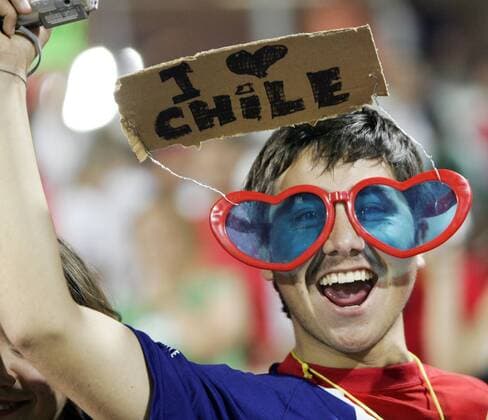 I love Chile - Chilenischer Fan trägt keine rosarote Brille und ist dennoch verliebt Fußball WM Herren U20 WM 2007, U 20, Junioren, Gruppe A, Nationalmannschaft, Länderspiel, Chile, Chilenische Porträt Toronto Fußball WM Herren U20 WM 2007, U 20, Junioren, Gruppe A, Nationalmannschaft, Länderspiel, Chile, Chilenische Porträt Toronto