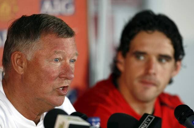 Trainer Sir Alex Ferguson (li.) und Neuzugang Owen Hargreaves (beide Manchester United) - EDITORIAL USE ONLY. No use with unauthorised audio, video, data, fixture lists, club league logos or live services. Online in-match use limited to 120 images, no video emulation. No use in betting, games or single club league player publications. Fußball Herren English Premier League 2007 2008, 1. Englische Liga, Manchester United, ManU Porträt Manchester Fußball Herren English Premier League 2007 2008, 1. Englische Liga, Manchester United, ManU Porträt Manchester