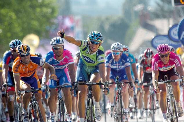 Filippo Pozzato (Italien Liquigas, Mitte) gewinnt die 5. Etappe der Tour de France 2007 - Radsport Herren Tour de France 2007, ProTour, Straßenradsport, Straße, Rad Gruppe 5. Etappe: Chablis - Autun Freude, Radsport Herren Tour de France 2007, ProTour, Straßenradsport, Straße, Rad Gruppe 5. Etappe: Chablis - Autun Freude,